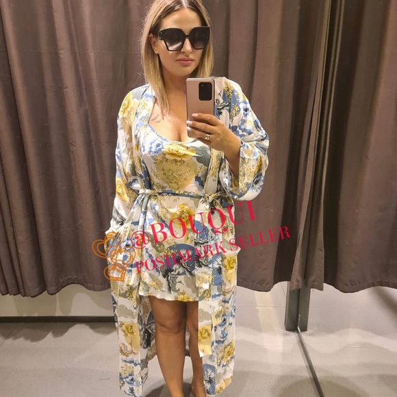 BLOGGER FAV ZARA FLORAL PRINTED BELTED KIMONO - Picture 4 of 6